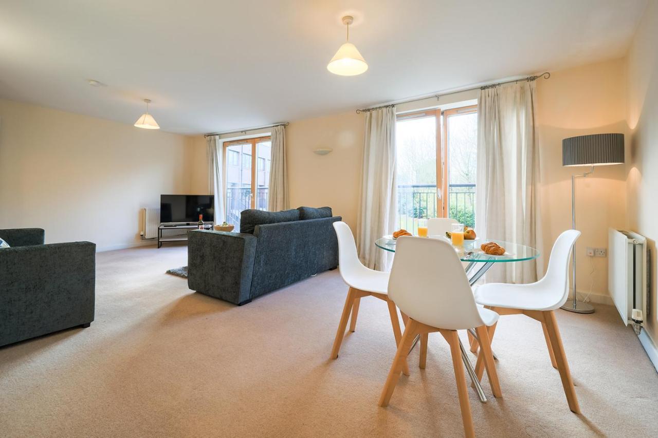 Huntley House Villa Milton Keynes Exterior photo