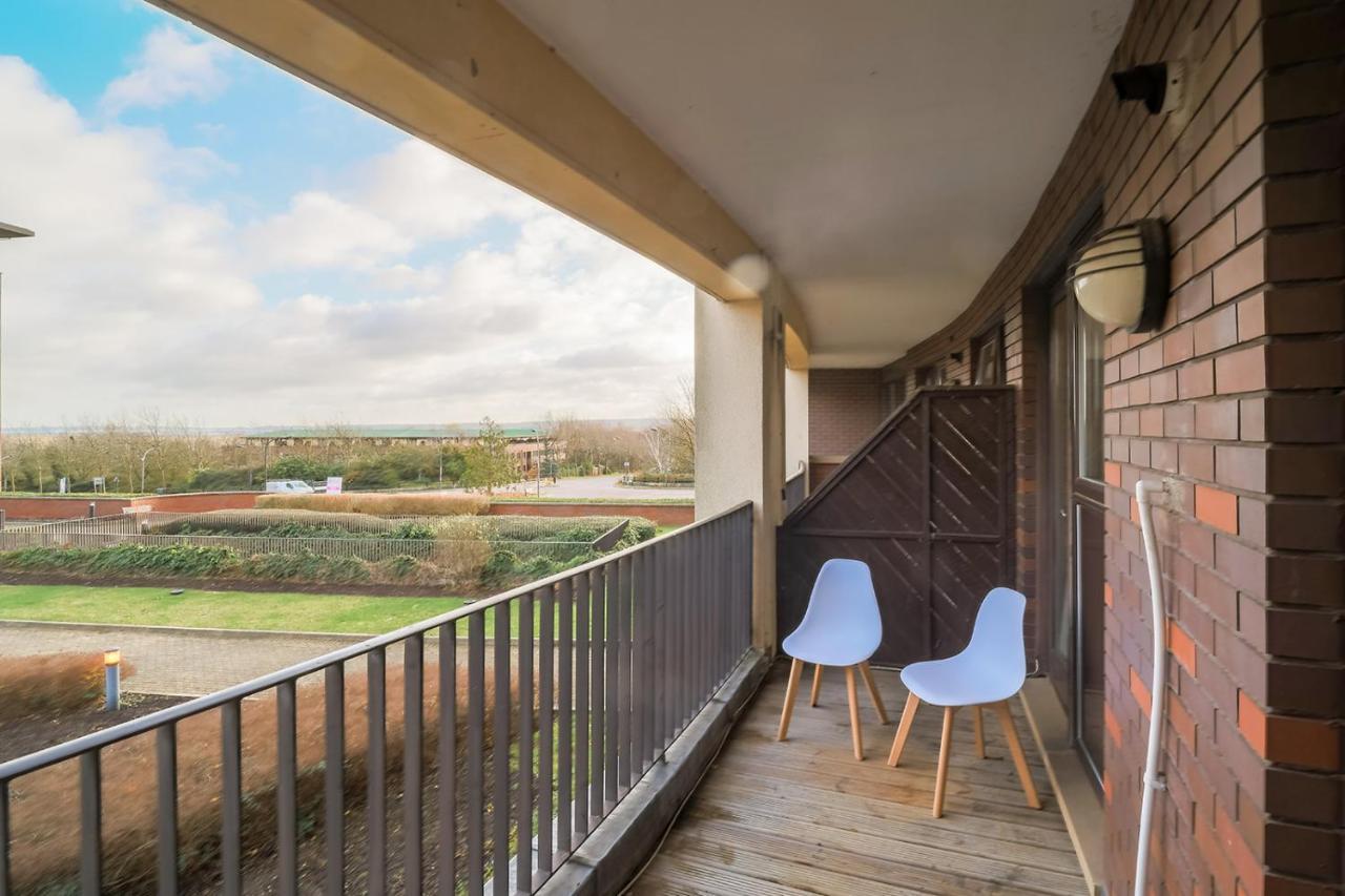 Huntley House Villa Milton Keynes Exterior photo